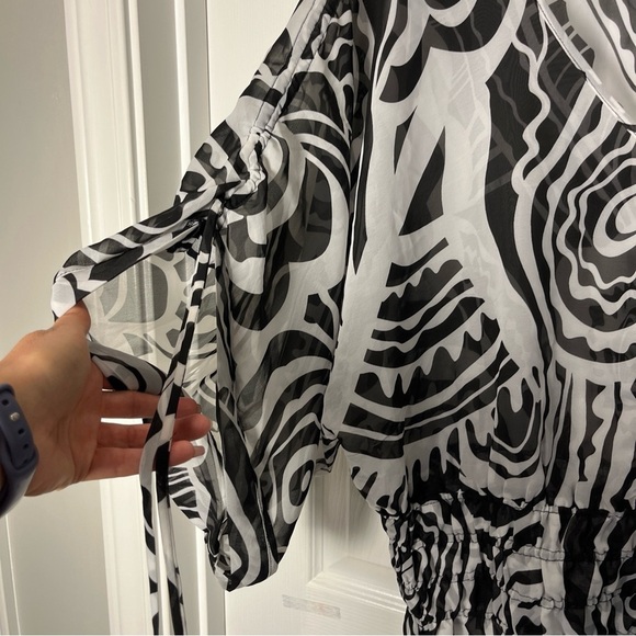 Eci Black and White Women's Top size large - Picture 4 of 8